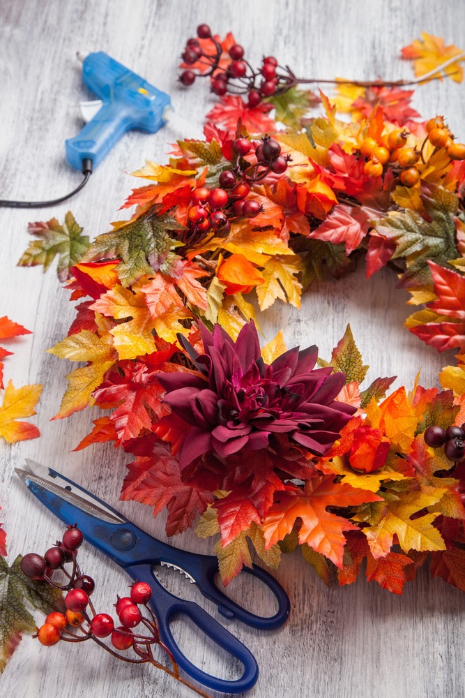 Autumn wreath for DIY Autumn homemaking traditions.