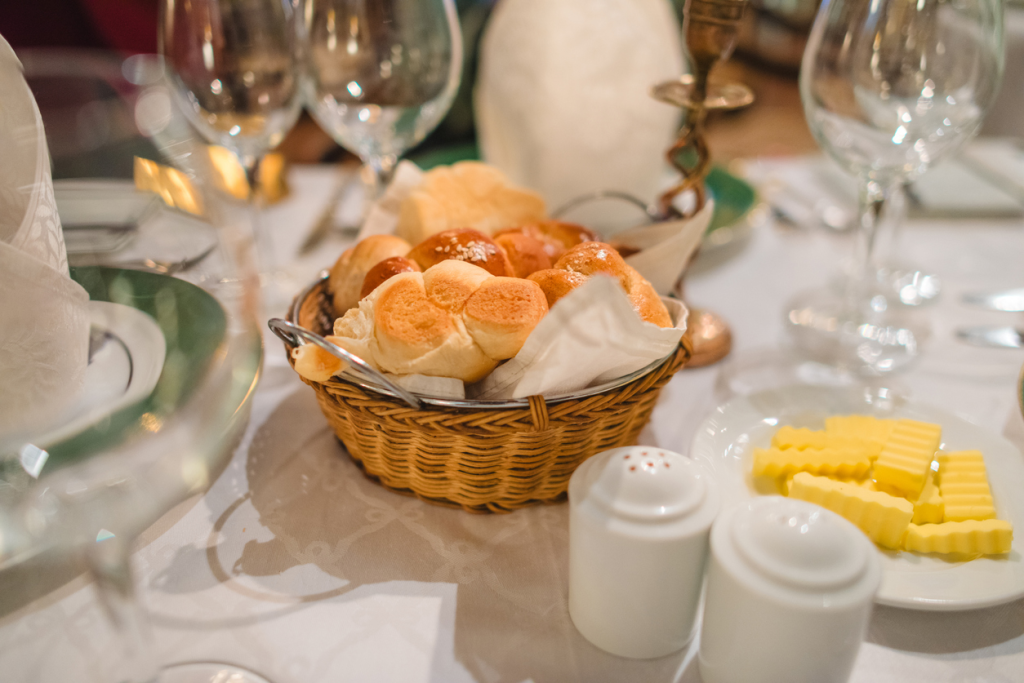 Bread in communal feasts